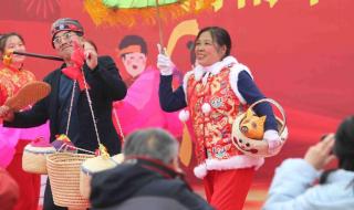 龙行龘龘的前后两句