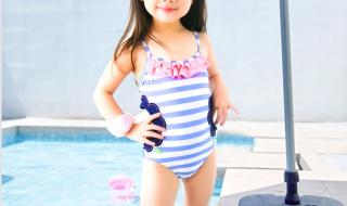 小女孩穿泳衣图片 小女孩穿泳衣图片